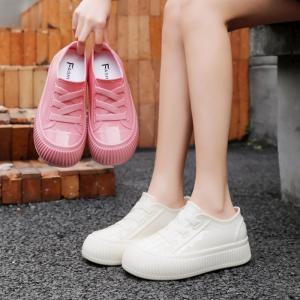 รองเท้าบูทกันฝนแบบสวมหัวพื้นยางกันลื่น กันน้ำ ทรงต่ำ สวมใส่สบาย สำหรับผู้หญิง วัสดุ PVC ฤดูใบไม้ผลิและฤดูใบไม้ร่วง