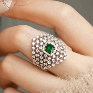 Huitan Sparkling Women Ring Inlaid Green CZ Hollow Design Fashion Wedding Elegant Lady Anniversary Accessories Jewelry Gift