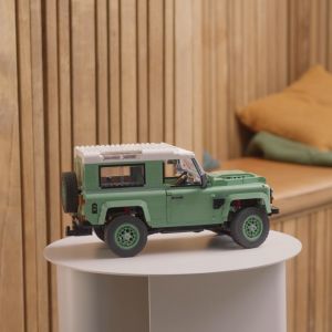 LEGO Icons 10317 Land Rover Classic Defender 90 (2336 Pieces) Mainan Susunan Balok (18 Tahun+)