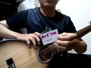 Đàn guitar classic mini DVE70C size 3/4 phù hợp với chị em có dáng người nhỏ nhắn