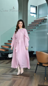 Cutie Minute อก ฟรีไซส์ 44"-52" Maxiผ้าชีฟองอัดพลีท งานสไตล์หรูหราไฮโซ ที่คอประดับด้วยเพชร ชุดมีซับในอย่างดีทั้งตัว มาพร้อมเชือกผูกรัดเชฟ งานหรูมีสไตล์ต้องตัวนี้เลยค่ะ