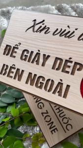 Bảng vân gỗ "Xin Vui Lòng"Biển Vân Gỗ Để Giày dép Bên Ngoài Vui Lòng Tháo Giày