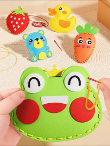 ของขวัญเย็บผ้าสำหรับเด็ก ตะเข็บรัก ไม่ทอผ้า ทำด้วยมือ DIY ทำกระเป๋าวัสดุ จี้ความคิดสร้างสรรค์ ของขวัญเย็บตุ๊กตา