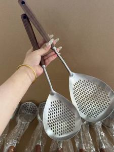 BoShang Home 304 Stainless Steel Kitchen Strainer Noodle Dumpling Skimmer Anti-Scald Walnut Wood Handle Cooking Utensil