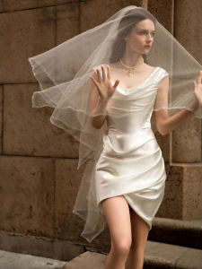 ชุดแต่งงานผ้าซาตินแขนกุดเอวกลางกระโปรงสั้นสไตล์เรียบง่าย ชุดราตรีสำหรับผู้หญิงวัย 18-25 ปี