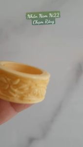 Nhẫn Càn Long Chạm Rồng Nam Giả Ngà hay Xương Mỹ Nghệ màu trắng Ni 22mm Cao 14mm Dầy 4mm Dành Cho Các Anh Nam đeo nhẫn ngón tay cái hay bất kỳ ngón tay nào ni lọt vừa tay là 22mm rẻ vẫn đẹp như thường chỉ có 250k/1 chiếc ạ