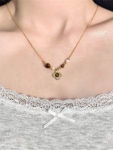 สไตล์จีนใหม่คาราเมล Rhombus ดอกไม้ Tiger Eye สีหิน สร้อยคอลูกปัด Clavicle Chain < Ne1> คอแฟชั่นเครื่องประดับสําหรับผู้หญิง