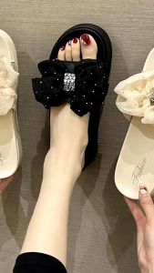 READY STOCK ELynA Bownot Sandal Shoes Kasut Slipper Riben Flat Perempuan Wanita Kasut Fesyen Vincci Kasut Carlo Rino Selipar Bling-bling Wanita Kasual Elmo Kasut Raya 2025 Selipar Kasut Tebal Kasut Perempuan Kasut Wanita