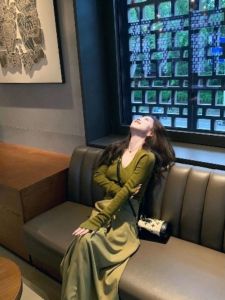 Mature Elegant Suit Green V-neck Long-Sleeve Knitwear Tops Womens Early Autumn High Waist Twisted Skirt Two-piece Set