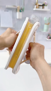 2-in-1 Folding Ice Maker Bottle Ice Release 17 Ice Ball Capacity Space-Saving Leak-Proof and Perfect for Cold Drinks