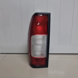 เสื้อไฟท้าย ไฟท้าย NISSAN FRONTIER ปี 1999 -2006 นิสสัน ฟรอนเทียร์ ตอนเดียว/4 ประตู ตราเพชร Diamond