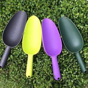 พลั่วพรวนดิน พลั่วพรวนดิน พลาสติกหนา แข็งแรง ขนาดกลางด้ามจับพอดีมือ สีเทาเข้ม พร้อมส่ง