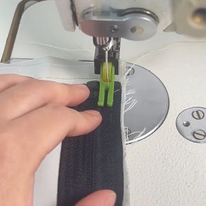 Chân vịt NHỰA BÁNH XE CHỐNG NHĂN 3LY T58N dùng cho máy may 1 kim công nghiệp(Gía 1 cái)