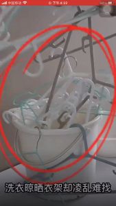 Extendable hanger storage rack expands large capacity