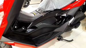 แผ่นกันลอยคอนโซน ซ้าย-ขวา สีดำ แท้ศูนย์ สำหรับ NMAX 2025