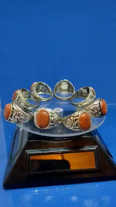 Very Beautify and Shinningthe Golden Sand Stone Ring金光闪闪发亮金砂石戒指(有许愿之石之称)Cincin Batu Berkhasiat dan Sinar2Cincin Batu Pasir Emas Ada beberapa jenis saiz utk pilihan