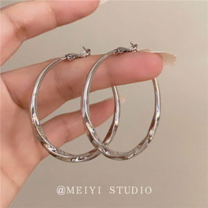 Fashionable Vintage French Twisted Metal Large Hoop Earrings Classic Elegant High-End Feelings New Style Versatile Stylish Jewelry Accessories