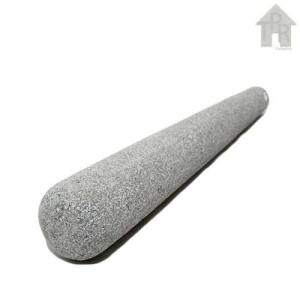 Tumbukan alu untuk lumpang terbuat dari batu asli