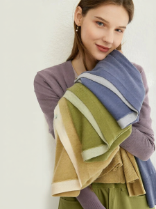 AMII | Spring New V-Neck Contrast Color Knitted Cardigan