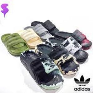 Sandal Adilette 22 Carbon Sendal Slide Pria Model Kekinian