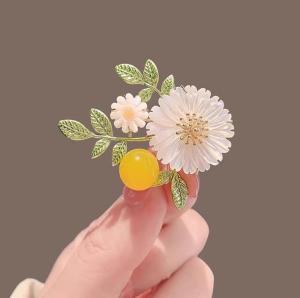 Daisy leaves Brooch PinsScarf Shawl Costume Safe Pins Clip for Wedding Party Prom Jewelry Gifts
