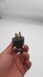Phích cắm 3 chân dùng cho máy phát điện nhật bãi Giác cắm 3 chân kiểu nhật chân cắm bằng đồng