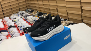 เข้าใหม่ รองเท้ากีฬาวิ่งshoes running sports น้ำหนักเบาและระบายอากาศได้ดี สวมใส่สบาย สวยตัวมัมสำหรับใส่กำลังกาย