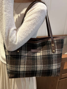 Retro Plaid Womens Tote Bag Autumn Winter Commuter Shoulder Handbag Versatile Nylon Material Korean Style Medium Size
