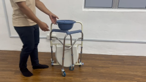 [Same-Day Delivery] 6KG Foldable Commode Wheelchair 18 Inch Seat Height Adjustable Kerusi Tandas