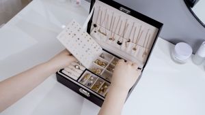 *โค้ดส่งฟรี*กล่องเครื่องประดับ กล่องเก็บเครื่องประดับ กล่องใส่เครื่องประดับ ถาด2ชั้น มีตัวล็อก มี4สี JewelryCaseBox