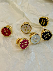 ต่างหูโลหะพ่นสีลาย M ตัวอักษร ต่างหูรูปวงกลมสไตล์ฝรั่งเศส ต่างหูแฟชั่นระดับไฮเอนด์ ต่างหูแบบมีหัวเข็มขัด