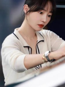 Áo Len Dệt Kim Cổ Polo Ren Mỏng Cổ Chữ V Áo Sơ Mi Nữ Áo Lót Mùa Xuân 2025 Áo Chui Đầu Cổ Polo Ren Mỏng Áo Chui Đầu