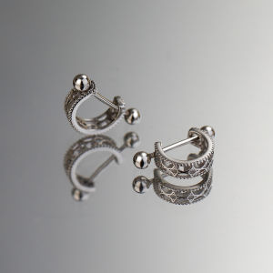 1 Pair Hollow Stud Earrings for Women New Design Earrings