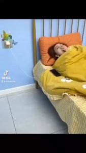 Giá Treo/ Giá Đỡ Sạc Điện Thoại Dán Tường Kệ Để Remote - Có Móc Treo Giữ Dây Điện Kẹp Loại Xịn Giá Rẻ 3M