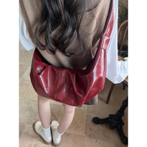 Casual Large Capacity Womens Crossbody Bag Fashionable 2024 New Style Versatile Cow Horn Bag Durable Polyester Inner Material