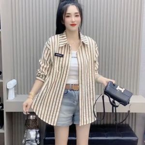 เสื้อเชิ้ตแขนยาวบางลายทางสไตล์ฝรั่งเศสสำหรับผู้หญิง ปกโปโล ปกป้องแสงแดด ดีไซน์ฤดูร้อน แขนยาว ปกโปโล ปกป้องแสงแดด