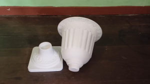 กระถางพลาสติกสีขาวสไตล์โรมัน (แจกันสไตล์โรมัน) มีฐานรองรับ ขนาด 6 8 10 12 14 และ 16 นิ้ว (ราคาต่อ 1 ใบ)