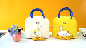 กระเป๋าใส่กล่องข้าวเก็บอุณหภูมิ กระเป๋าเก็บอุณหภูมิ ช่องซิป กระเป๋าใบเล็ก ถุงใส่กล่องข้าว กระเป๋าใส่กล่องข้าว กระเป๋าใส่ของ กระเป๋าลายการ์ตูน กระเป๋าลายเป็ด