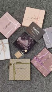 Kerudung Segi Empat Motif Print Her Scarves Box Metal Logo Voal Digital Premium