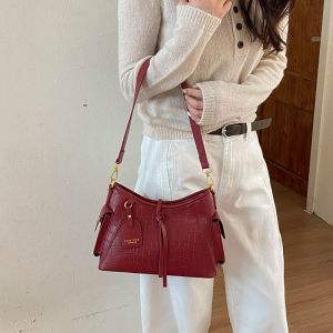 Women Crocodile Embossed Shoulder Bag Vintage PU Leather Hobo Underarm Crossbody Purse with Tassel Tag Two Color Options
