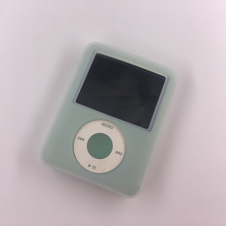 iPod nano 8GB Gen5 ケース付き - ポータブルプレーヤー