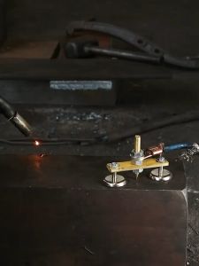 Kẹp Mát Nam Châm Lực Hút Cực Mạnh