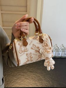 Boston Bucket Bag Fashionable Shoulder Crossbody Bag Womens Print Handbag High Quality Texture Bear Print Versatile Stylish Bag