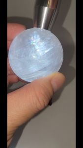 (SG Seller Ready Stocks) Natural White Calcite Ball with Rainbow 5cm+ 天然白方解石球带彩虹 5+厘米