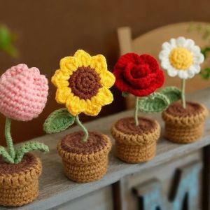 1pc Finished Hand-Crocheted Artificial Flower Small Potted Plant - High-Value Cute Desktop Ornaments Decorative Home Gifts