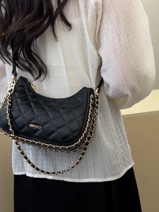 MOUSSON  กระเป๋าสะพายไหล่ผู้หญิง กระเป๋าสะพายโซ่เพชรสุดหรูกระเป๋าใต้วงแขนลายเพชรแฟชั่น