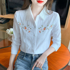 AMMIN ลูกไม้โปร่งอ่อนหวานสไตล์เกาหลีปกเสื้อแฟชั่นแขนยาวคอตตอนสีขาวเนื้อผ้าปักลายดอกไม้เสื้อสตรีผ้าฝ้ายผู้หญิง2023ฤดูใบไม้ร่วงวินเทจปักกระดุมแถวเดียวเสื้อหรูหรา