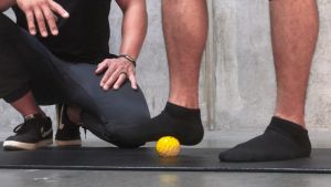 SKLZ - Foot Massage Ball ลูกบอลนวดเท้า คลายปวดเมื่อย ปวดเท้า เท้าชา รองช้ำ ลูกบอลนวดคลายกล้ามเนื้อ นวดเท้า นวดฝ่าเท้า - Lazada