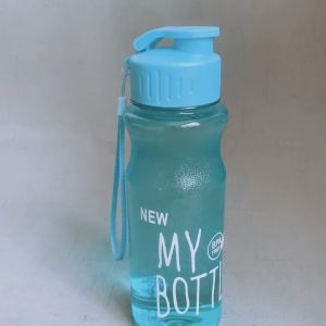 กระบอกน้ำ ขวดน้ำแบบพกพา ขวดน้ำพลาสติก 550ml สมัย ความจุขนาดใหญ่