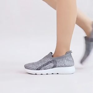 Dr. Kevin Sepatu Olahraga Sport Wanita Sneakers Rajut Slip On 589-078